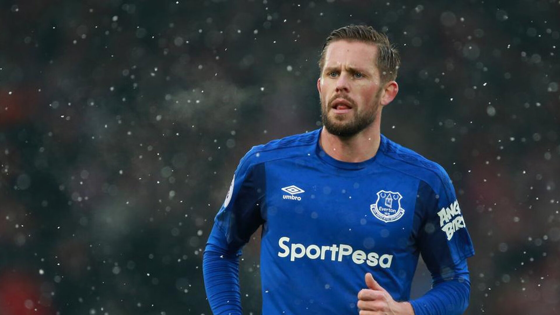 最后时刻胜出引发热议！，德罗巴在独行侠比赛中爆冷全场沸腾不已